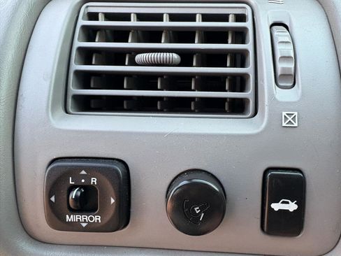 Used 2004 Toyota Avalon XLS image 14