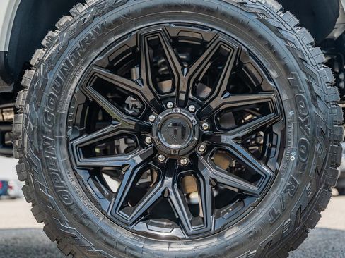 Used 2025 Ford F350 Platinum image 19