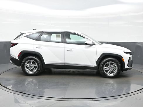 Used 2025 Hyundai Tucson SE AWD/4WD image 7