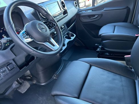 Used 2022 Mercedes-Benz Sprinter 2500 image 7