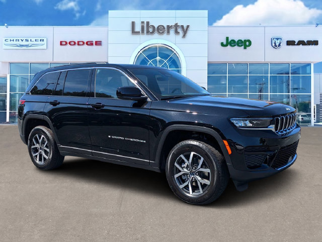 New 2027 Jeep Grand Cherokee Laredo X RWD image 1