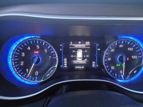 Used 2021 Chrysler Voyager Lxi image 17