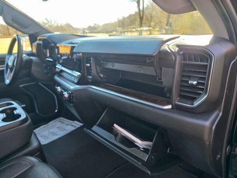 Used 2024 GMC Sierra 1500 SLT image 32