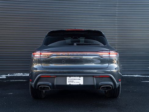 Certified 2025 Porsche Macan image 28