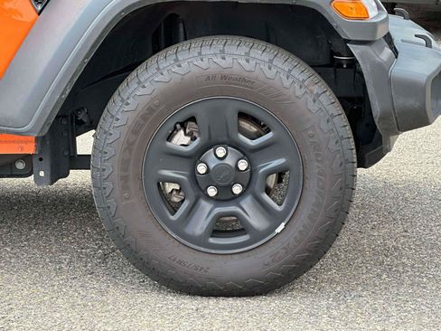 Used 2025 Jeep Wrangler Sport AWD/4WD image 7