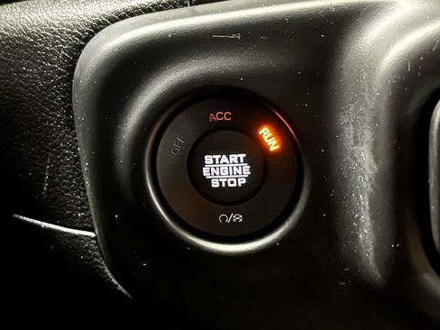 Used 2020 Jeep Wrangler Unlimited Sahara image 13