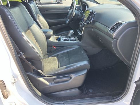 Used 2019 Jeep Grand Cherokee Altitude RWD image 33