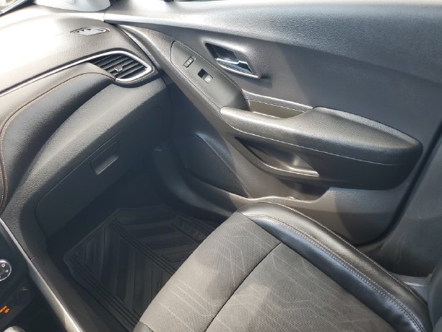 Used 2019 Chevrolet Trax LT w/ Redline Edition FWD image 15