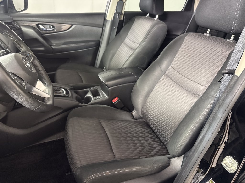 Used 2019 Nissan Rogue SV w/ Premium Package FWD image 11