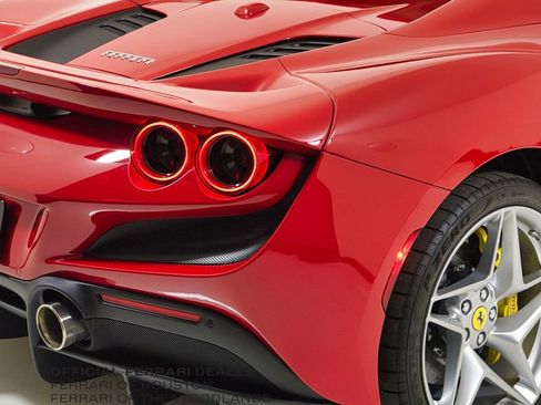Used 2021 Ferrari F8 Tributo RWD image 31