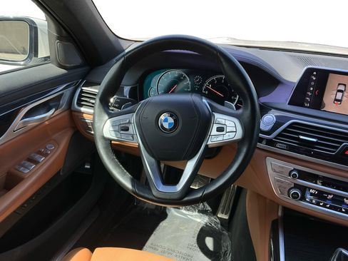 Used 2019 BMW 750i w/ M Sport Package image 11
