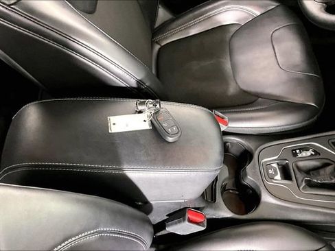 Used 2019 Jeep Cherokee Latitude Plus FWD image 32