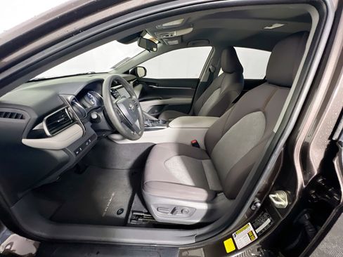 Used 2020 Toyota Camry LE FWD image 14