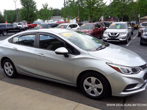 Used 2016 Chevrolet Cruze LS FWD image 2