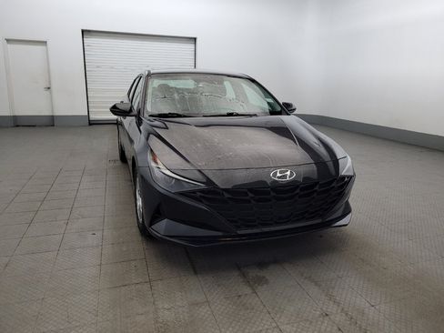 Used 2021 Hyundai Elantra SE FWD image 14