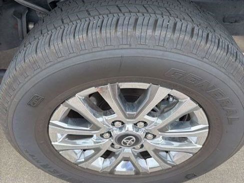 Used 2024 Toyota Tacoma Limited w/ Limited Package (LT) image 6