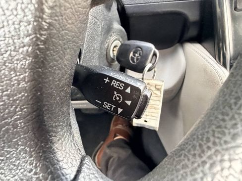 Used 2012 Toyota Camry LE FWD image 7