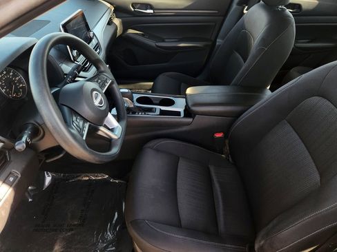 Used 2024 Nissan Altima 2.5 SV image 14