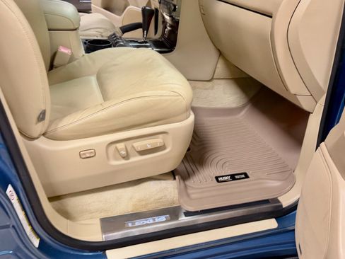 Used 2010 Lexus LX 570 4WD w/ Luxury Pkg image 22