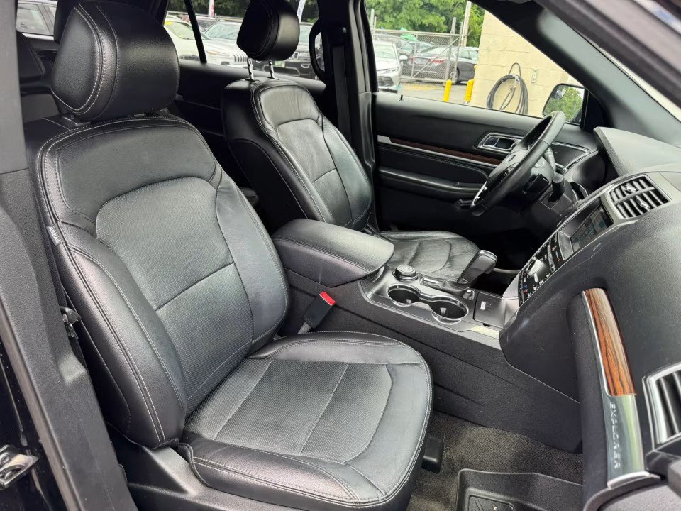 Used 2017 Ford Explorer Limited AWD/4WD image 19