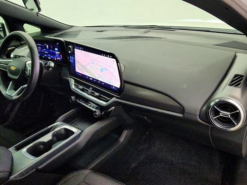 Used 2025 Chevrolet Equinox EV LT FWD image 21