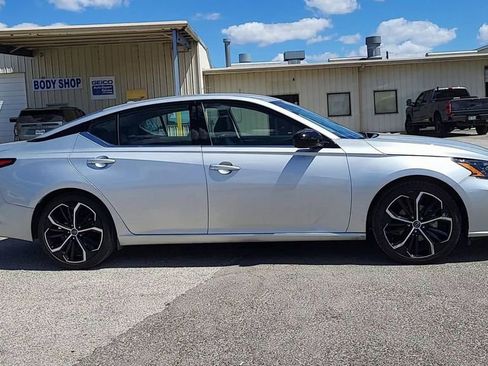 Used 2024 Nissan Altima 2.5 SR image 9