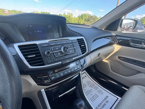 Used 2017 Honda Accord LX image 9