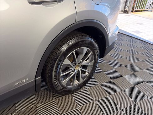 Used 2017 Toyota RAV4 XLE AWD/4WD image 14