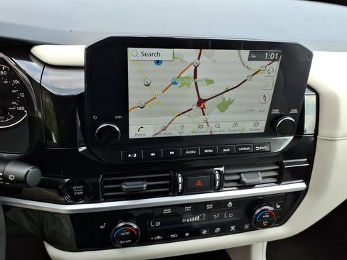 Used 2025 Nissan Pathfinder SL FWD image 27
