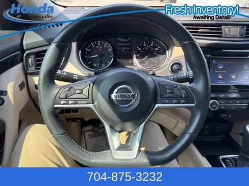 Used 2017 Nissan Rogue SL w/ SL Premium Package image 24