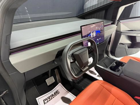 Used 2024 Tesla Cybertruck AWD Crew Cab image 21