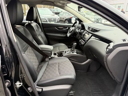 Used 2022 Nissan Rogue Sport SV w/ Technology Package image 27