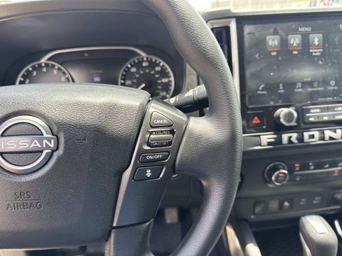 Used 2025 Nissan Frontier SV AWD/4WD image 23