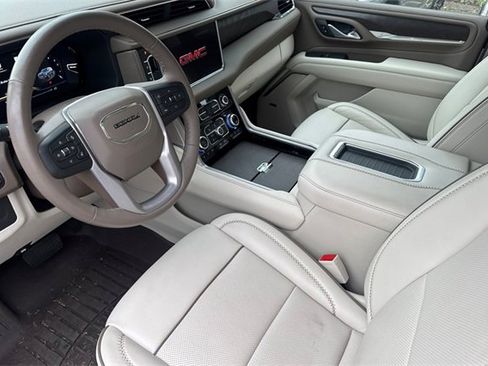 Used 2023 GMC Yukon XL Denali image 10