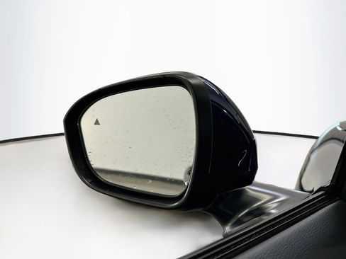Used 2025 Nissan Kicks SR AWD/4WD image 16