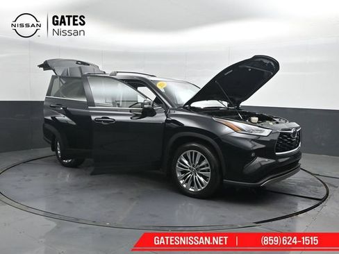 Used 2024 Toyota Highlander Platinum image 64
