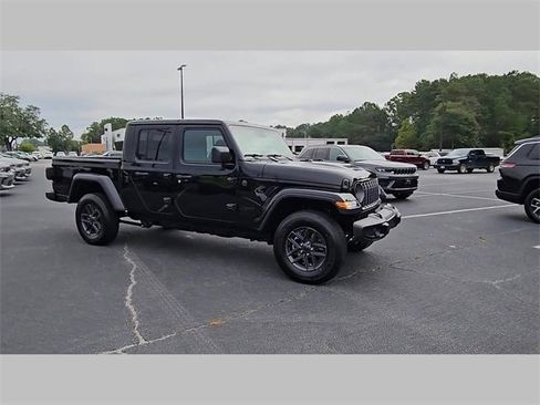 New 2025 Jeep Gladiator Sport image 39
