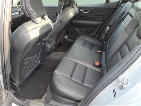 Used 2025 Volvo S60 B5 Core image 7