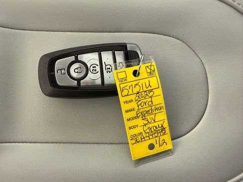 Used 2025 Ford Expedition Max Platinum w/ Driver's Package AWD/4WD image 43