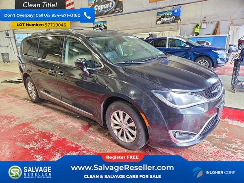 Used 2018 Chrysler Pacifica Touring-L w/ Advanced Safetytec Group FWD image 5