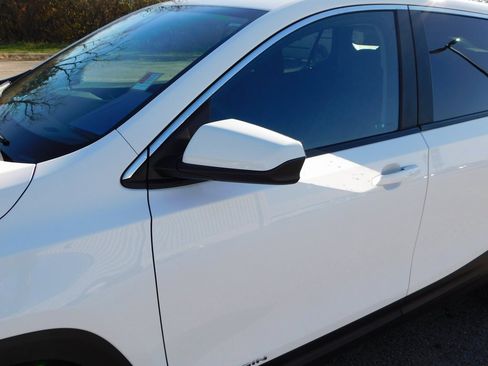 Used 2023 GMC Terrain SLE w/ Driver Convenience Package image 11