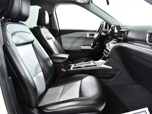 Used 2023 Ford Explorer XLT w/ Equipment Group 202A image 10