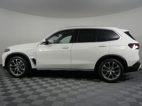 Used 2025 BMW X5 xDrive50e image 7