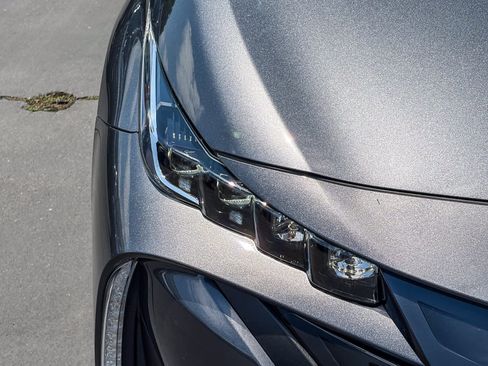 Used 2022 Toyota Prius Prime XLE FWD image 7