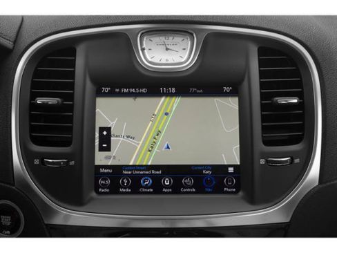 Used 2018 Chrysler 300 Limited RWD image 17