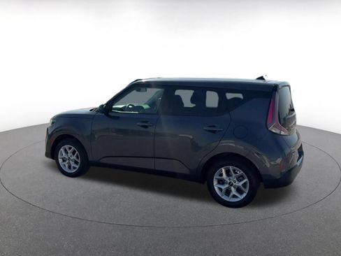 Used 2025 Kia Soul LX w/ LX Technology Package FWD image 10