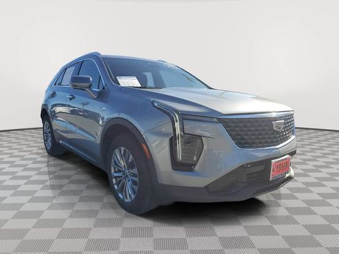 Used 2024 Cadillac XT4 Premium Luxury image 2