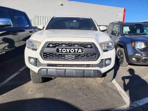 Used 2019 Toyota Tacoma TRD Off-Road AWD/4WD image 2