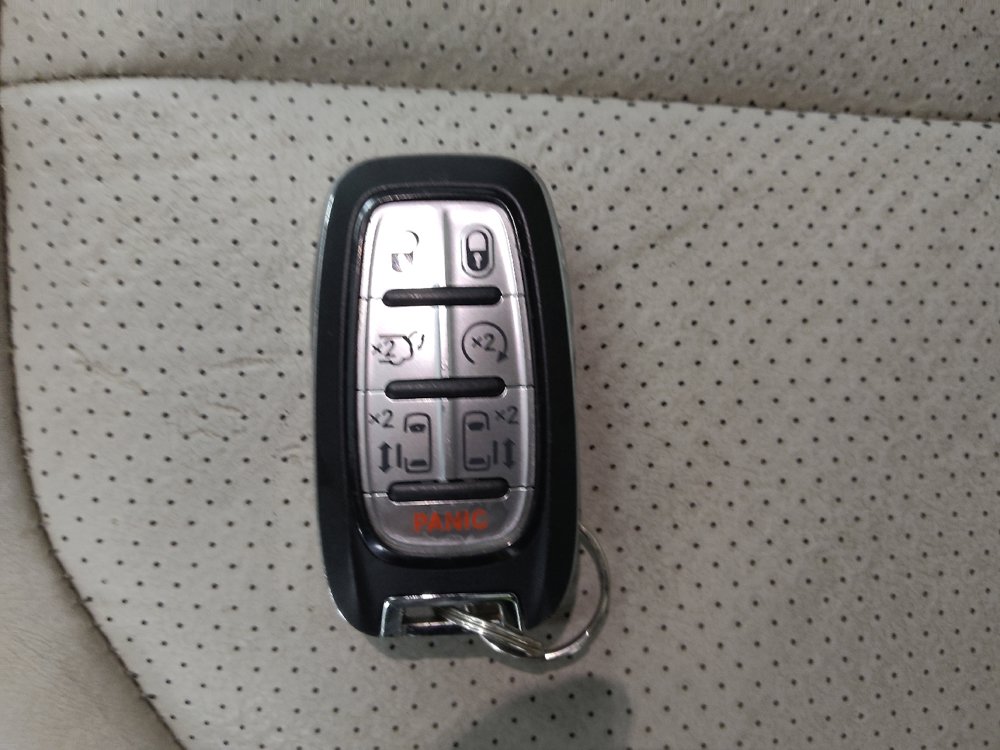 Used 2021 Chrysler Pacifica Touring-L FWD image 32