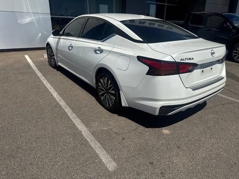 Used 2023 Nissan Altima 2.5 SV FWD image 3
